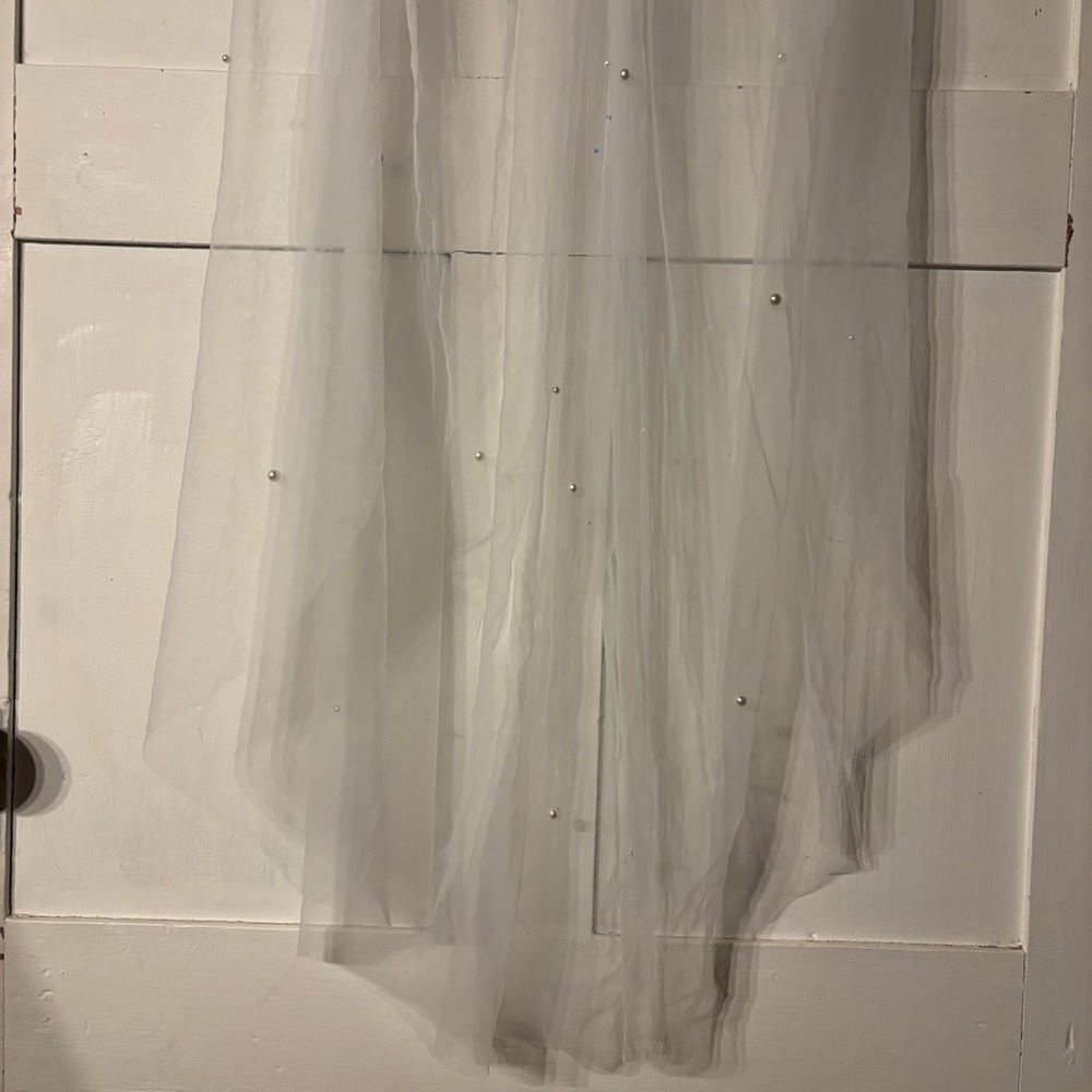 Wedding Veil with Pearl Bow - Picture 5 of 7